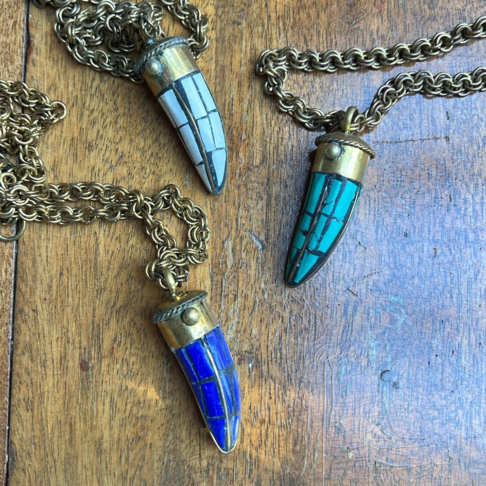 White Shell or Lapis Lazuli Blue Horn Necklace